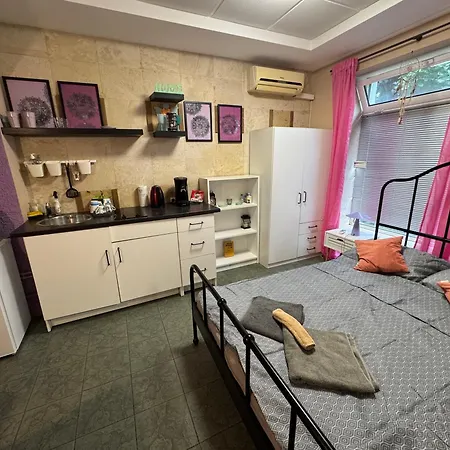 Top Central Studio